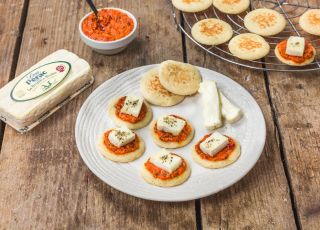 blinis-pesto-rosso-brique-brebis-lou-perac