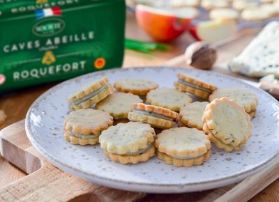 bfde9f36219b516f58f6b83be55c4e4a3ac122f3-recette-sables-roquefort-emilien-fromages-(1)