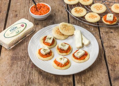 blinis-pesto-rosso-brique-brebis-lou-perac